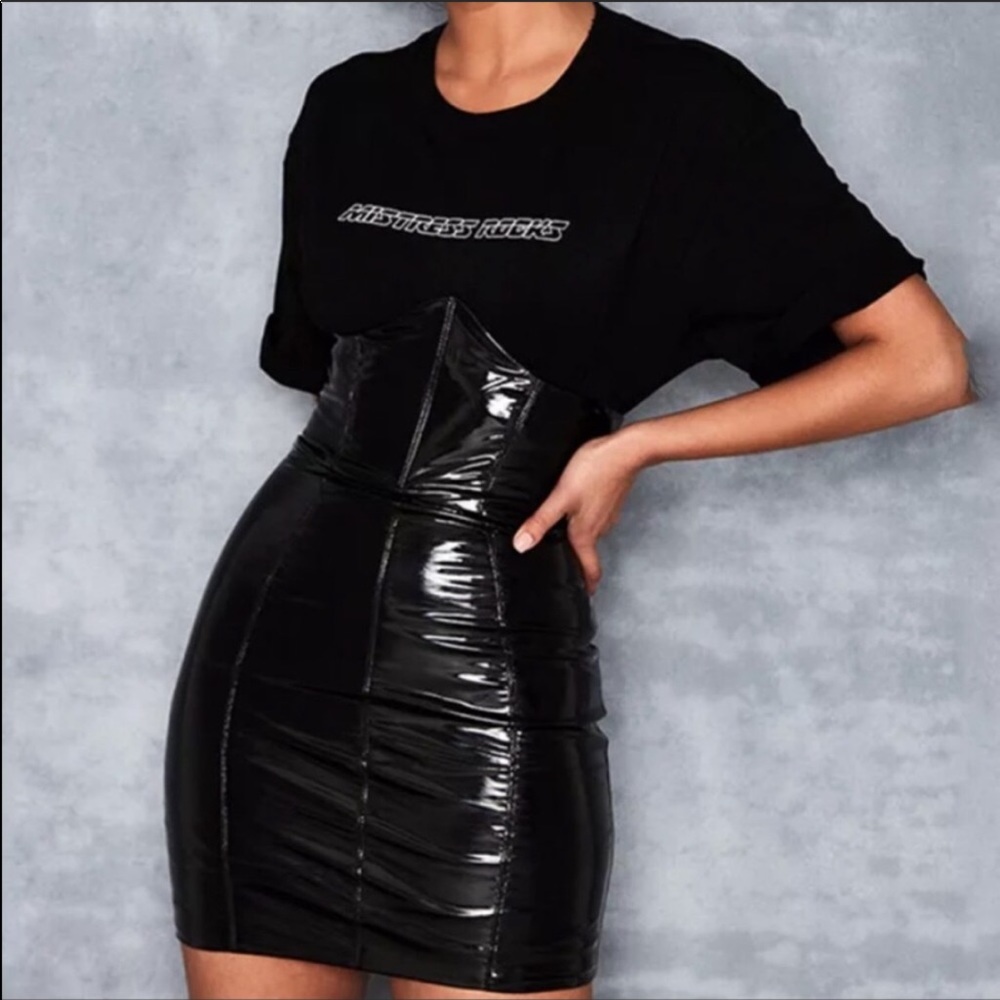 High waisted under boob patent leather mini skirt